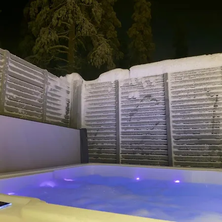 Lapland Luxury Igloos A *